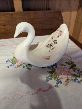 Vintage 80's Ceramic Swan Fingertip Washcloth Rose Flower Towel Holder Decor